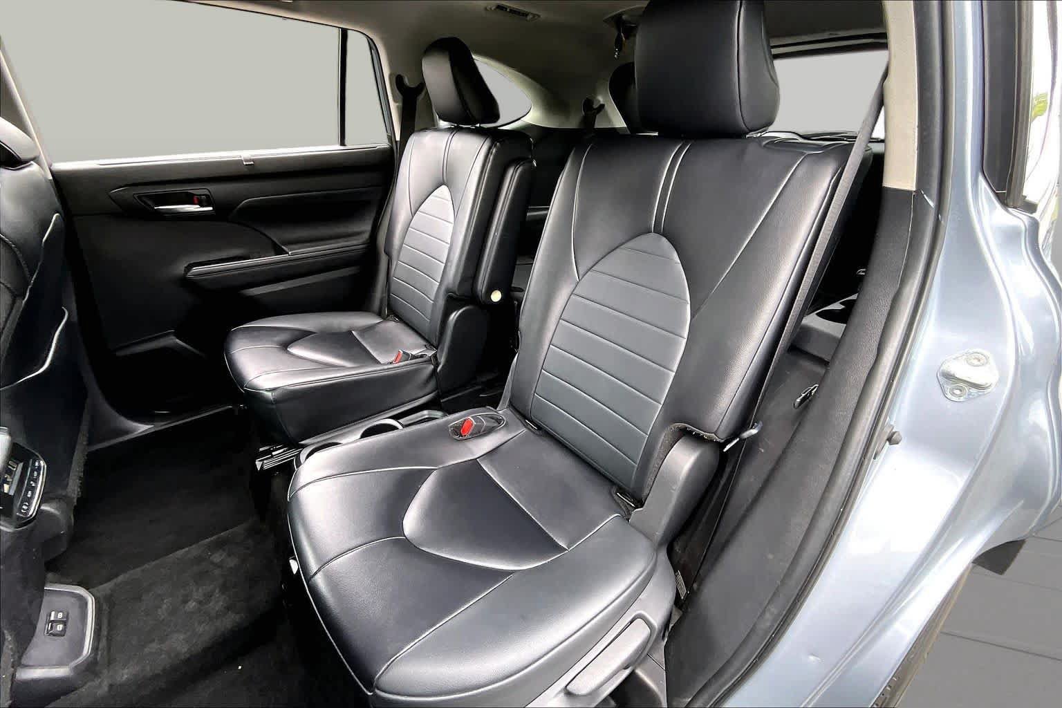 Used 2024 Toyota Highlander XLE AWD/4WD image 20