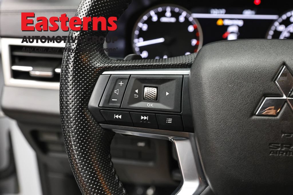 Used 2024 Mitsubishi Outlander SE AWD/4WD image 15
