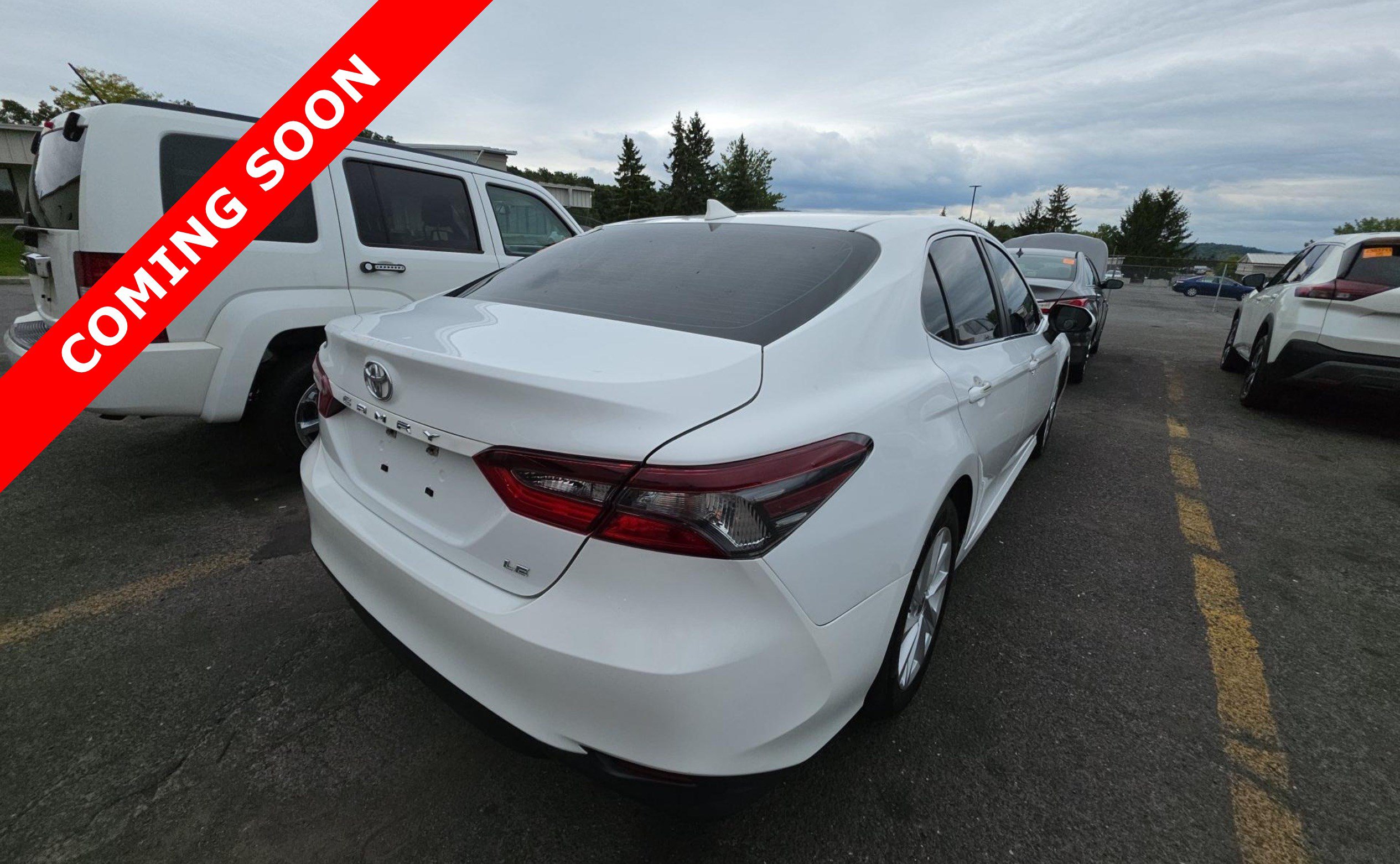 Used 2022 Toyota Camry LE FWD image 3