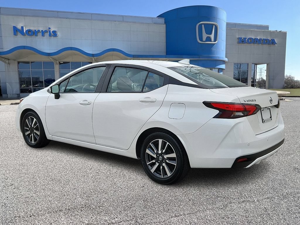 Used 2021 Nissan Versa SV FWD image 3