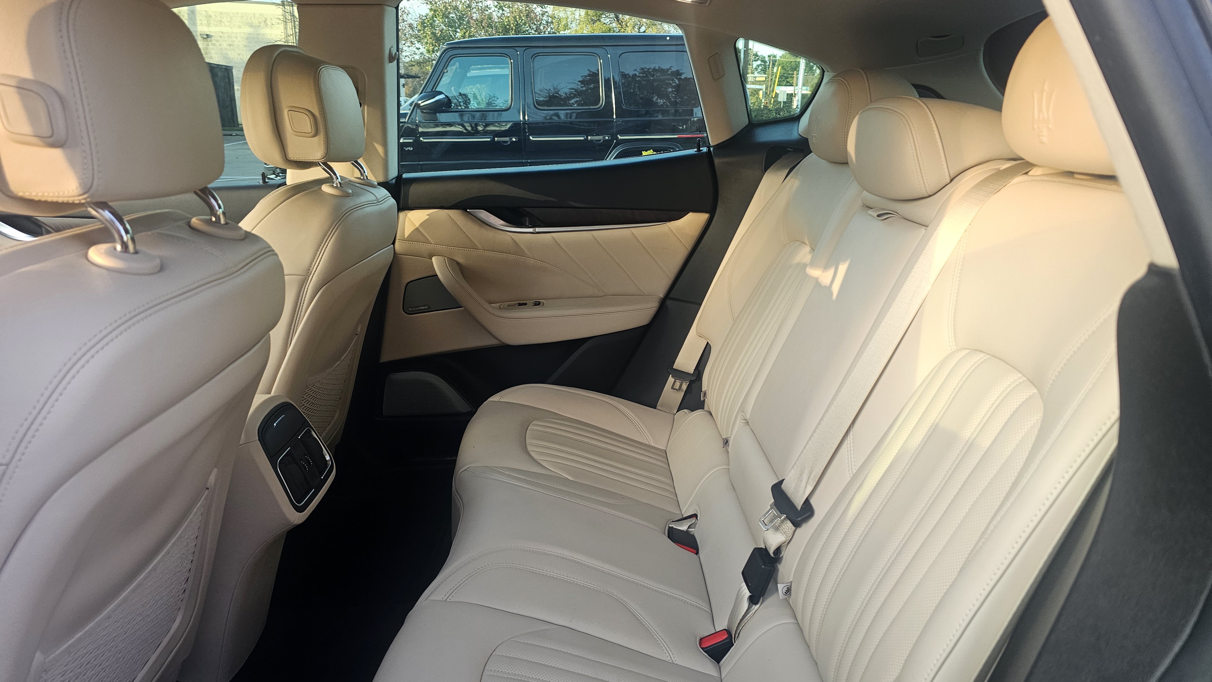 Used 2019 Maserati Levante GranLusso AWD/4WD image 27