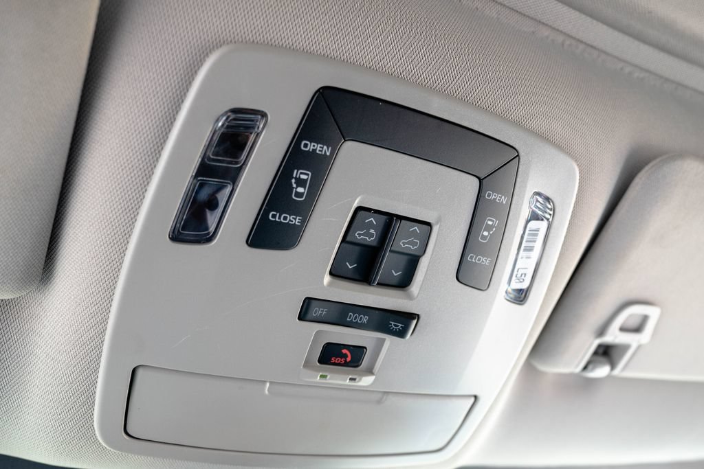 Used 2024 Toyota Sienna LE w/ LE Plus Package AWD/4WD image 33