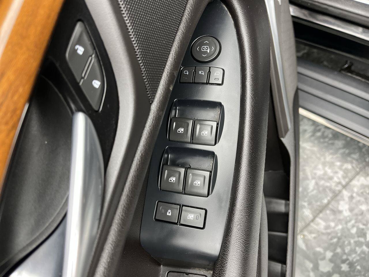 Used 2017 Cadillac Escalade Premium Luxury AWD/4WD image 10