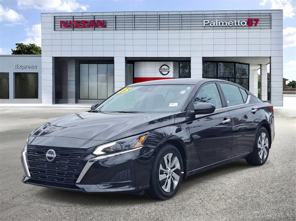 Used 2025 Nissan Altima 2.5 S image 3