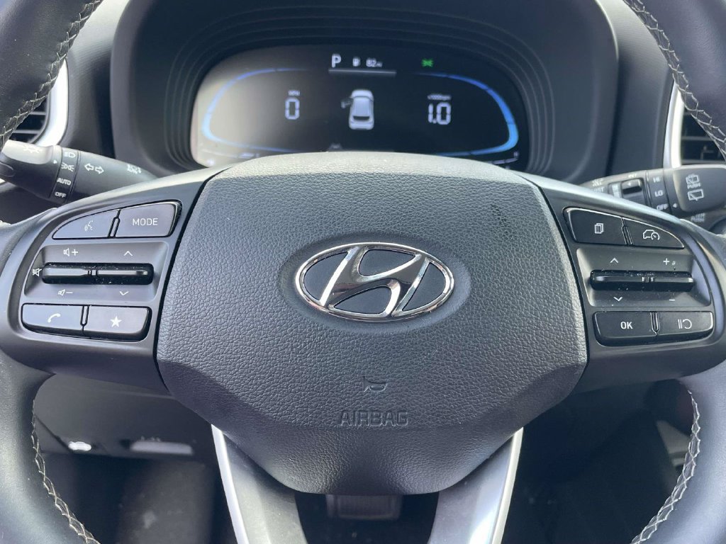 Used 2025 Hyundai Venue SEL FWD image 19