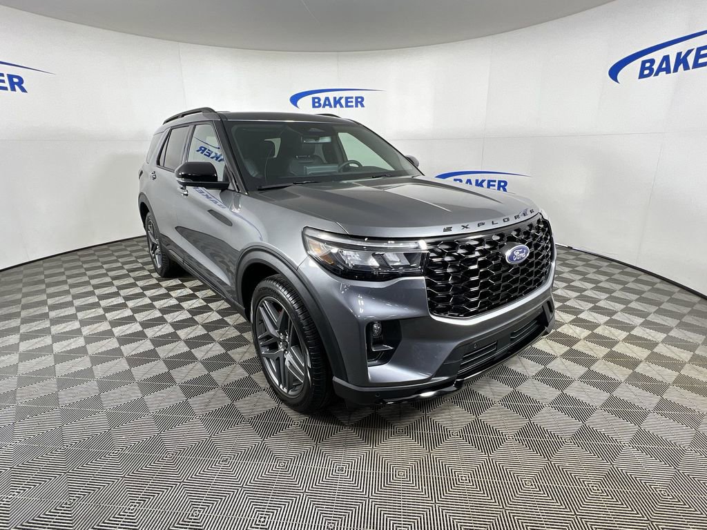 Used 2026 Ford Explorer ST-Line w/ ST-Line Street Pack image 2