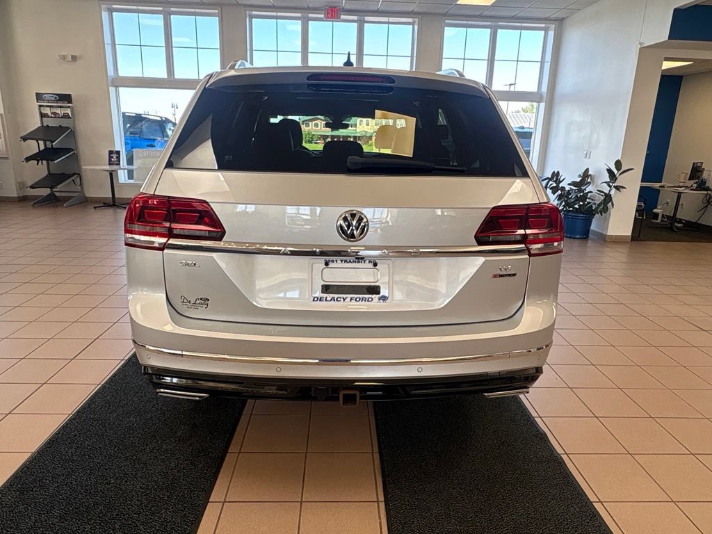 Used 2018 Volkswagen Atlas SEL w/ R-Line Package AWD/4WD image 4