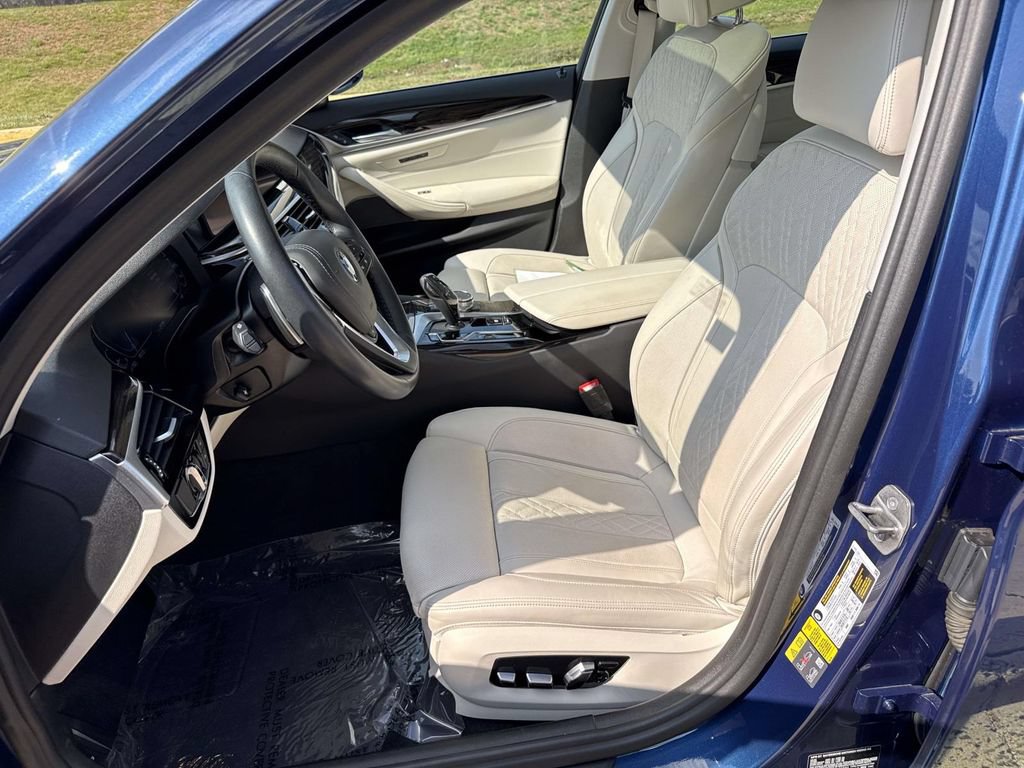 Used 2022 BMW 530e xDrive w/ Premium Package AWD/4WD image 6