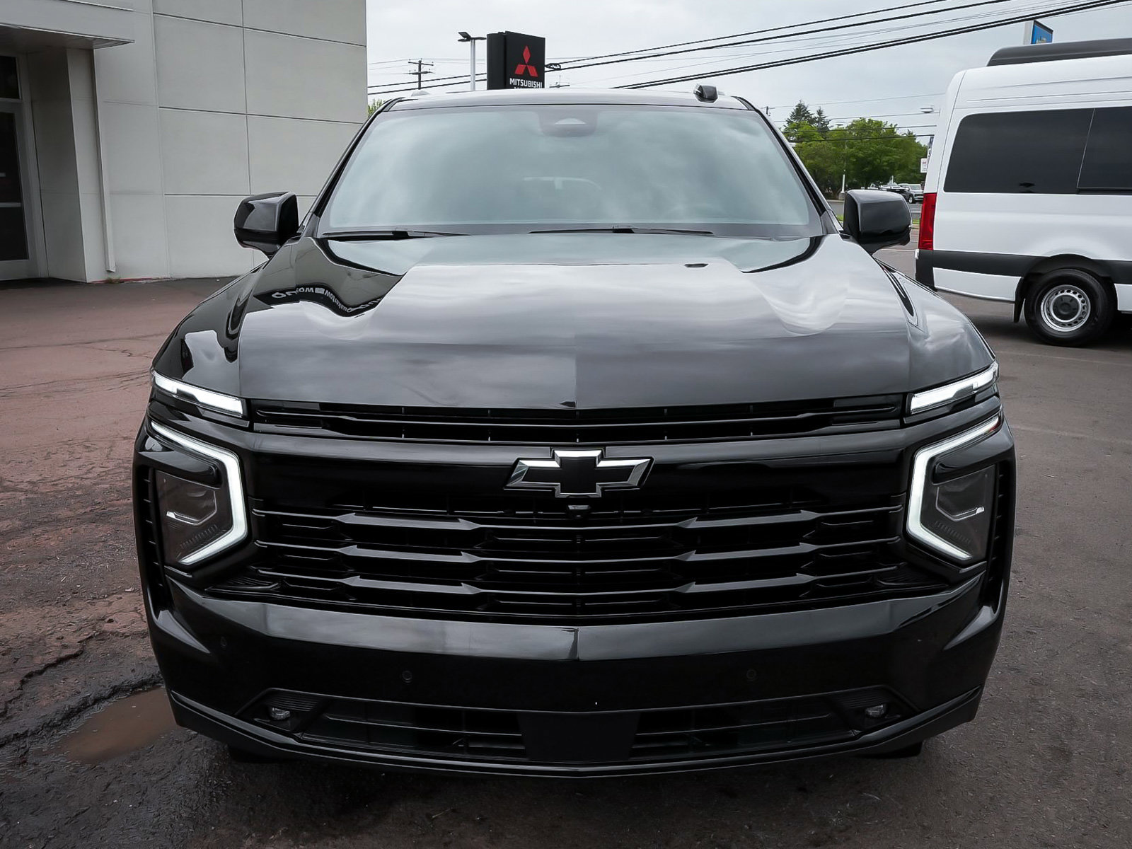 Used 2026 Chevrolet Suburban RST w/ RST Capability Package AWD/4WD image 2