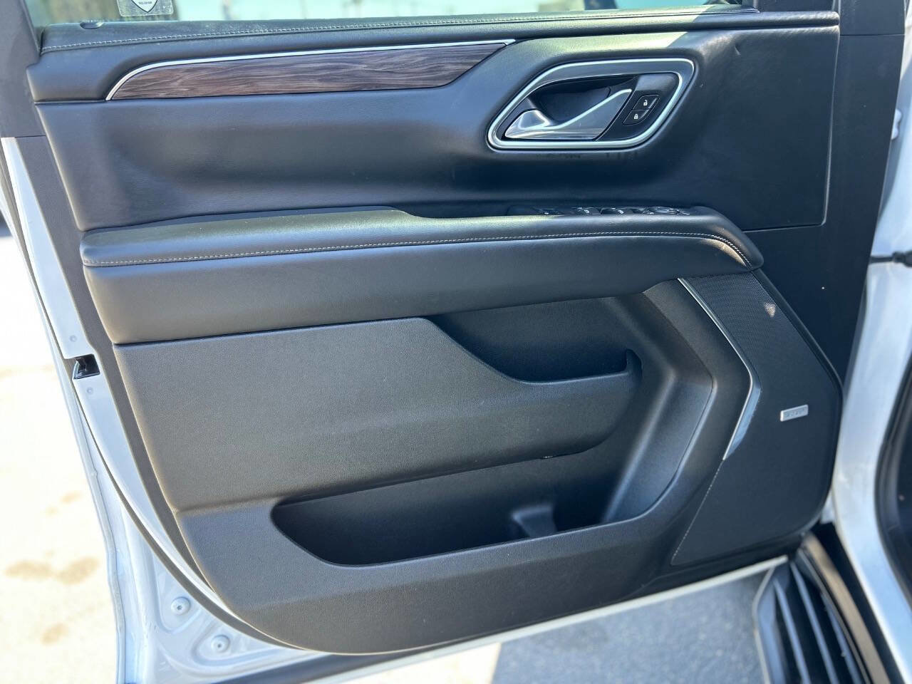 Used 2021 Chevrolet Tahoe LT w/ LT Signature Package image 9