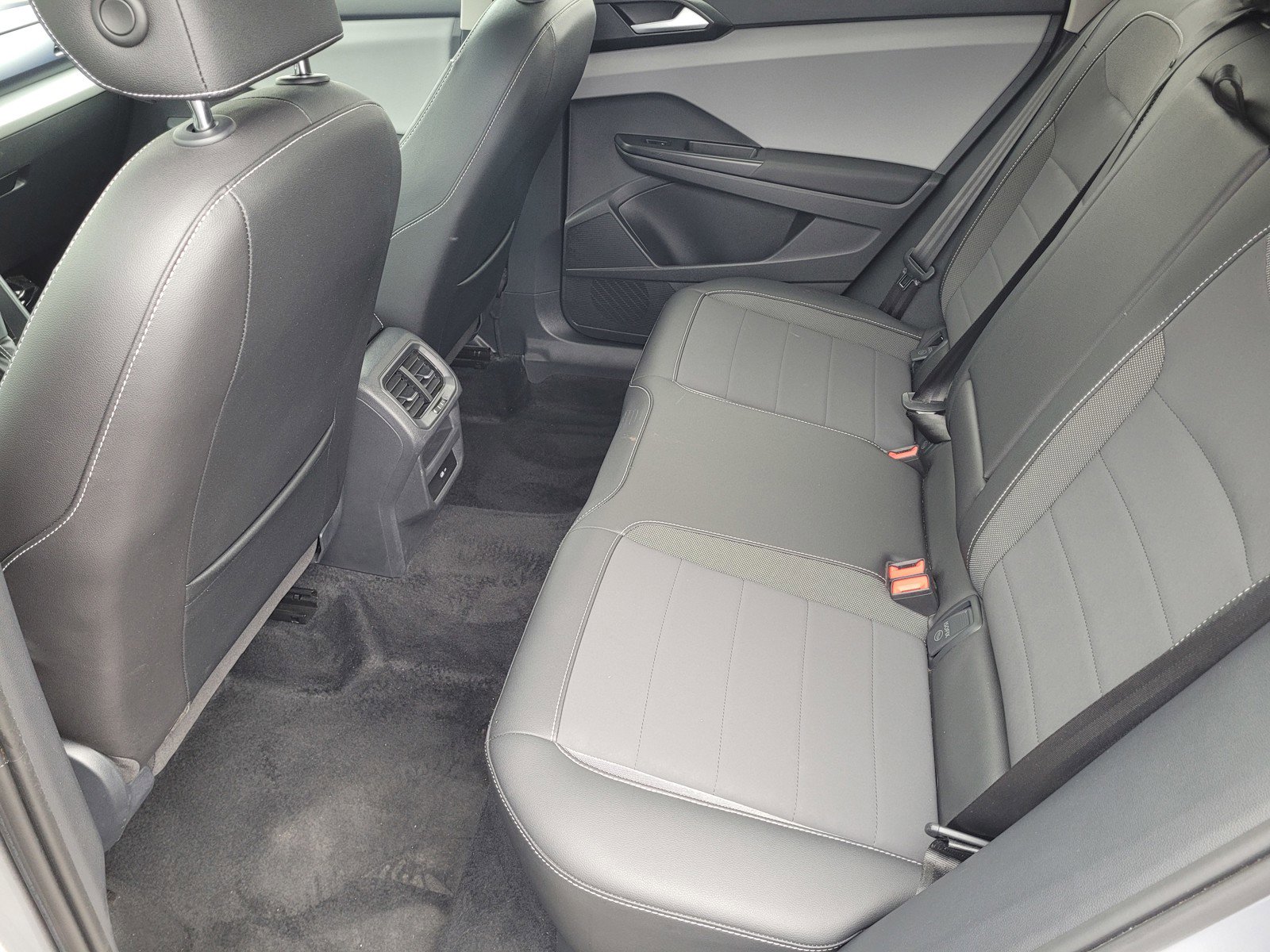 Used 2023 Volkswagen Taos SE image 14