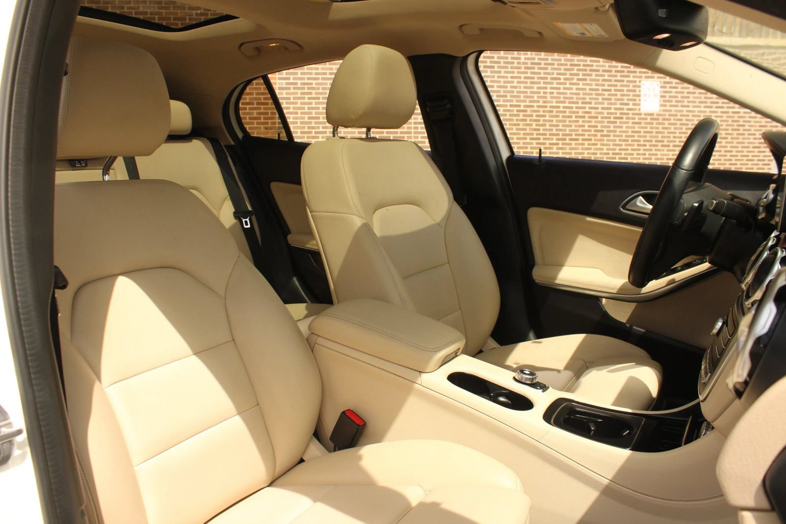 Used 2020 Mercedes-Benz GLA 250 4MATIC w/ Premium Package image 29