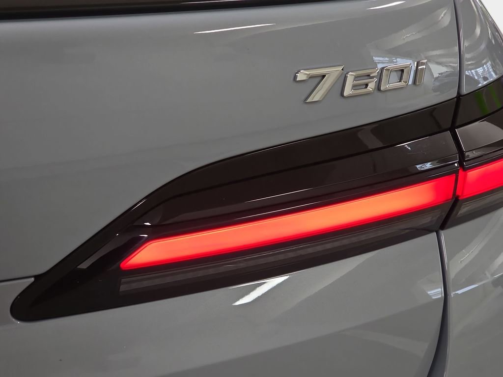 Used 2025 BMW 760i xDrive 760i xDrive w/ Premium Package image 31