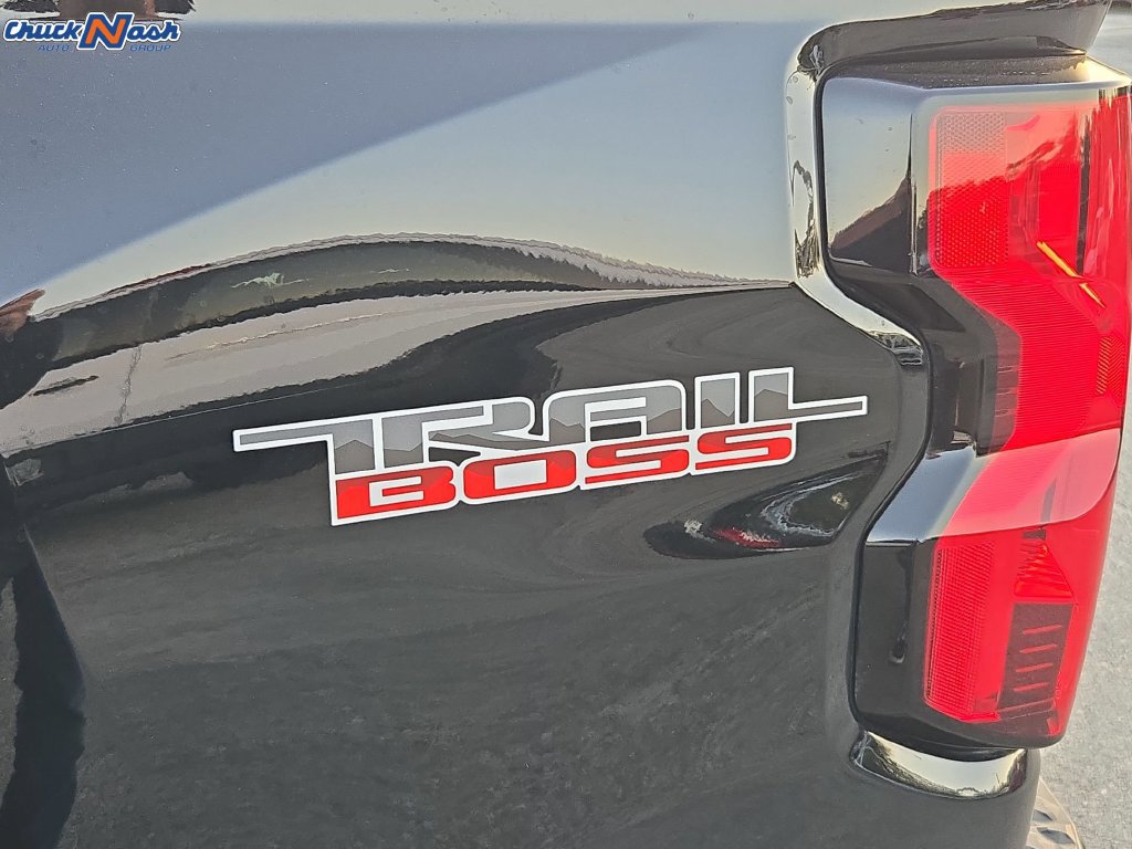 Used 2024 Chevrolet Colorado Trail Boss w/ Advanced Trailering Package AWD/4WD image 8