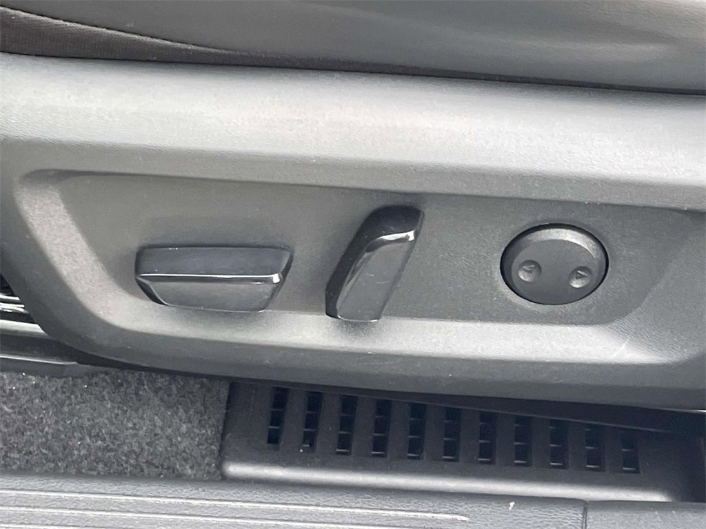 Used 2023 Nissan Rogue SV w/ SV Premium B Package image 18