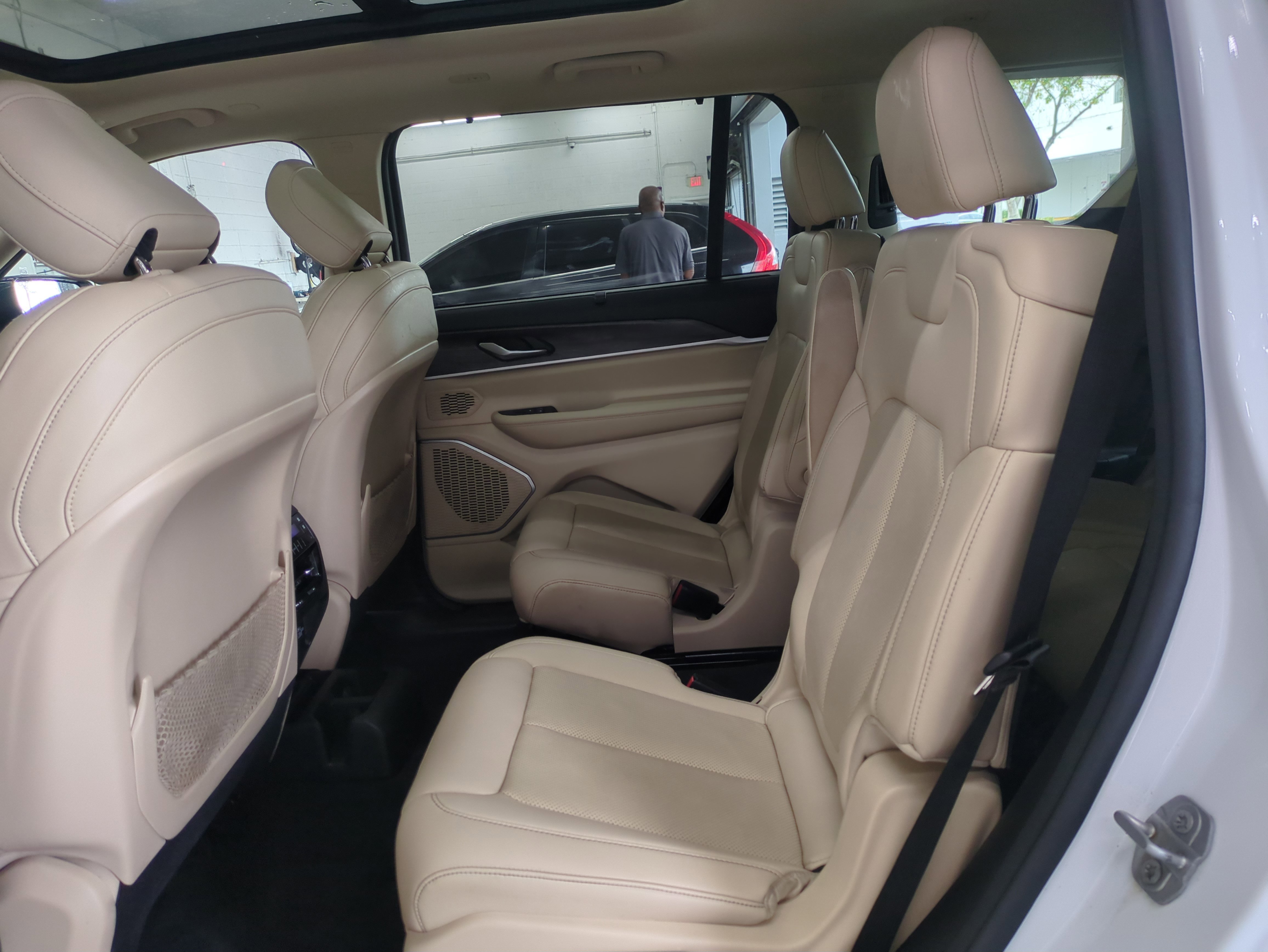 Certified 2021 Jeep Grand Cherokee L Limited w/ Luxury Tech Group II image 16