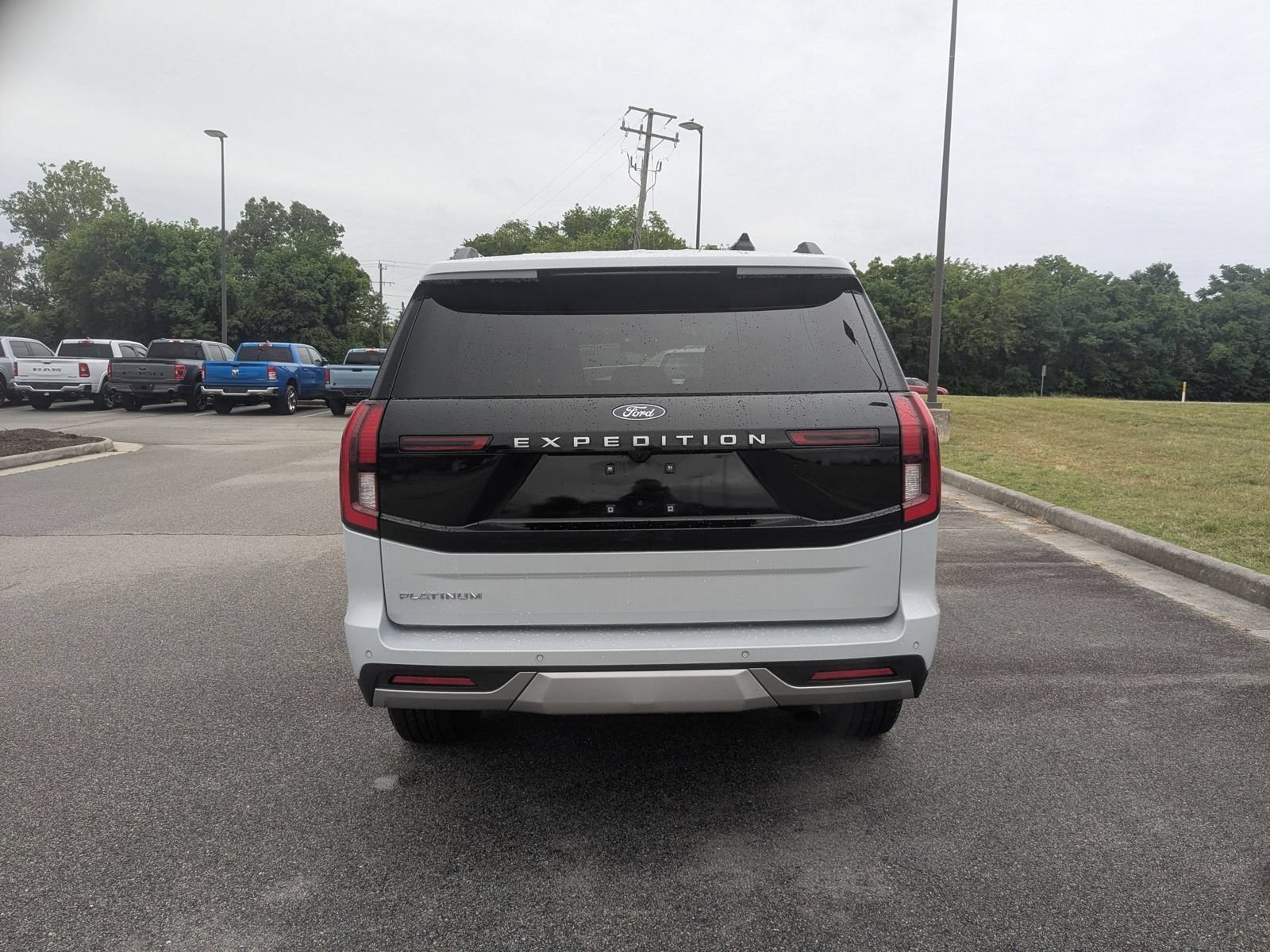 Used 2025 Ford Expedition Platinum AWD/4WD image 4