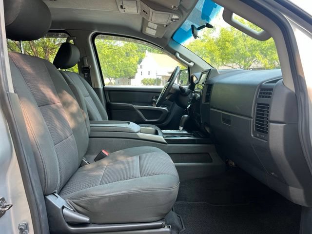 Used 2015 Nissan Titan SV w/ SV Value Truck Package AWD/4WD image 21