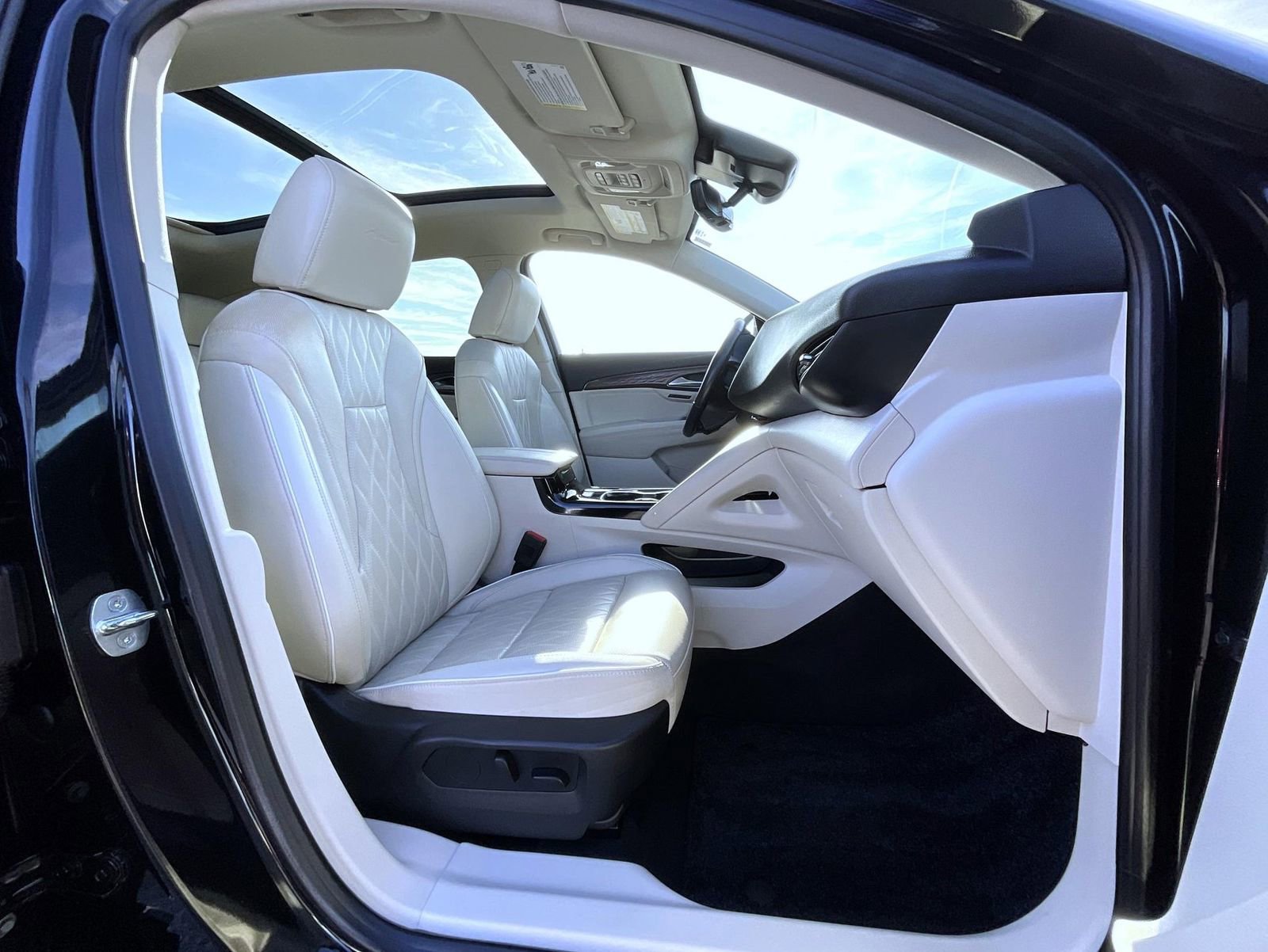 Used 2023 Buick Envision Avenir image 15