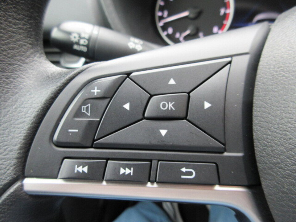Used 2024 Nissan Sentra SV FWD image 14