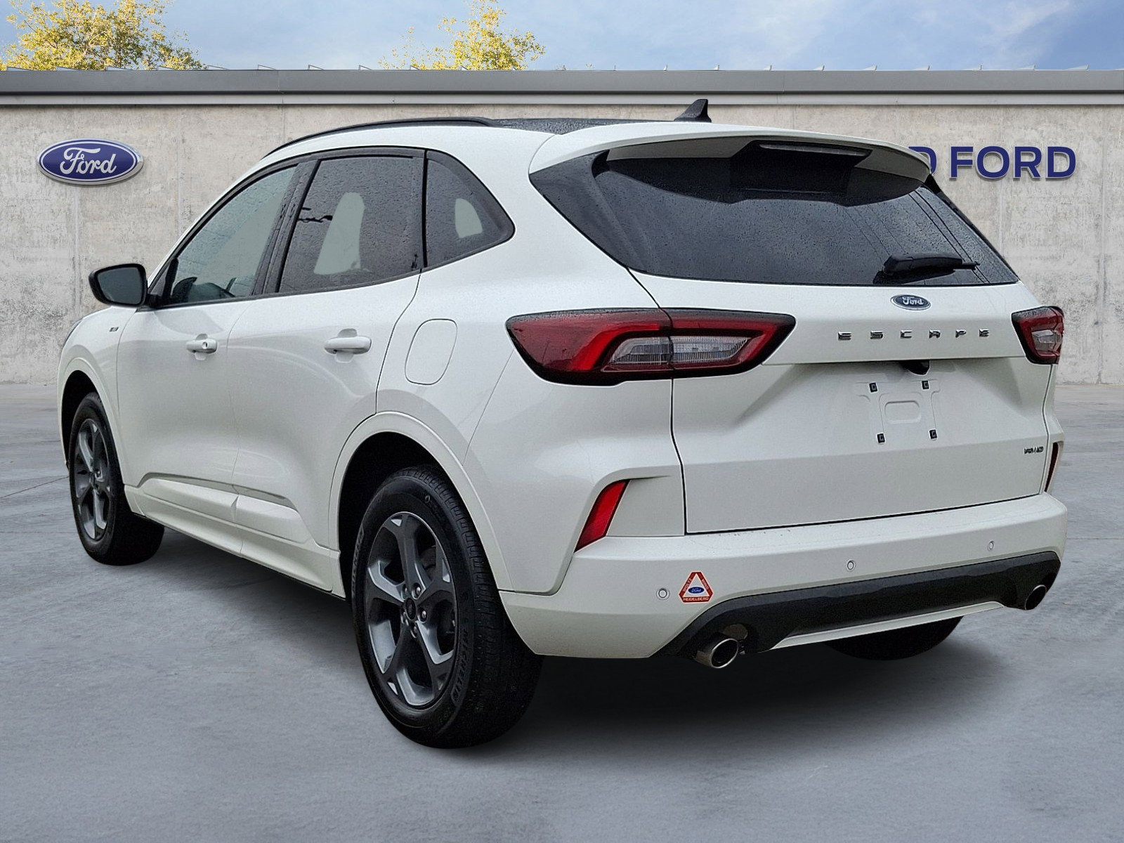Certified 2024 Ford Escape ST-Line AWD/4WD image 4