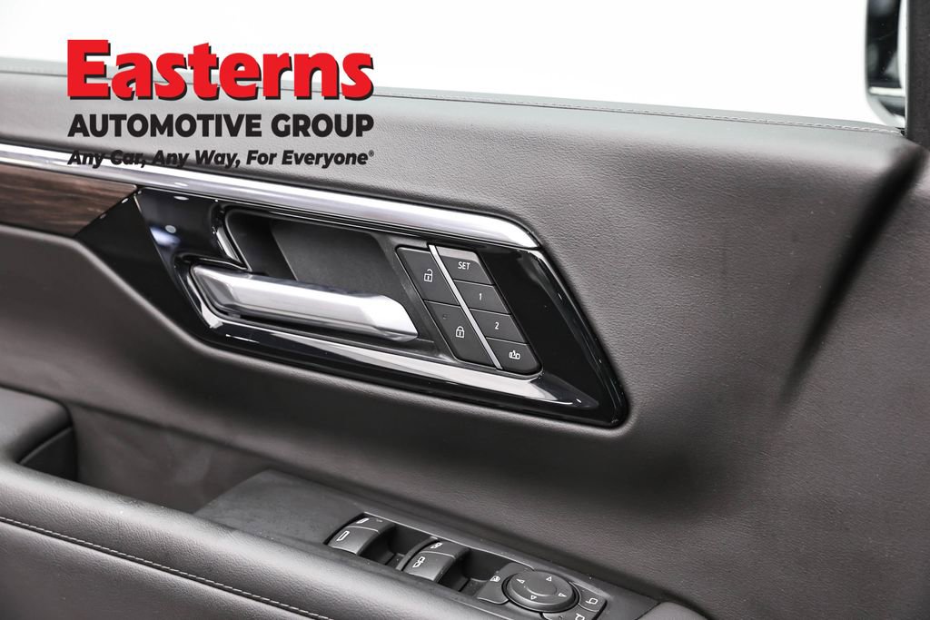 Used 2025 Chevrolet Suburban Z71 AWD/4WD image 21