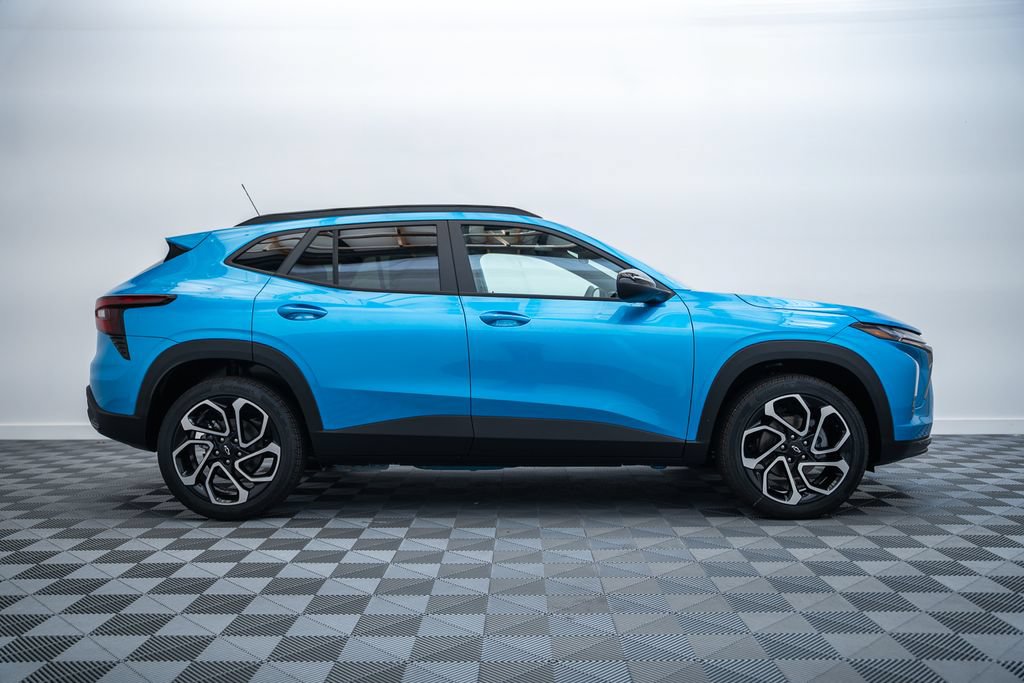 New 2026 Chevrolet Trax RS w/ Sunroof Package FWD image 4