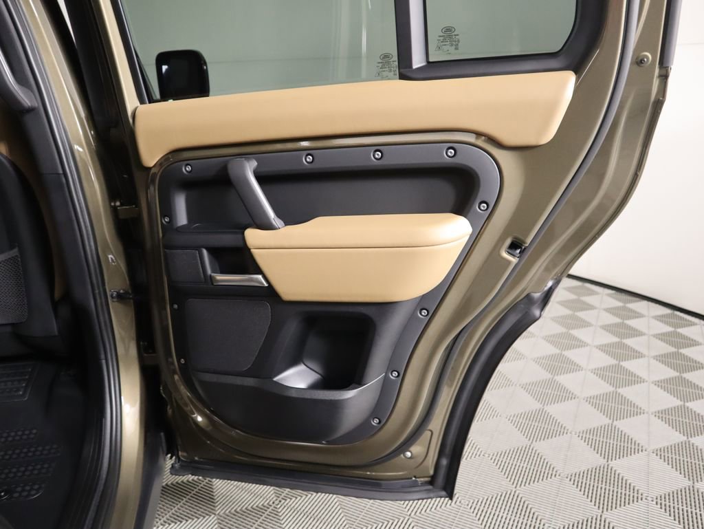 New 2026 Land Rover Defender 110 X-Dynamic SE image 29