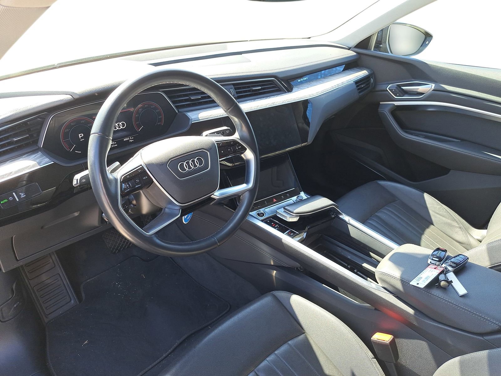 Used 2023 Audi e-tron Premium Plus w/ Premium Plus Package image 5