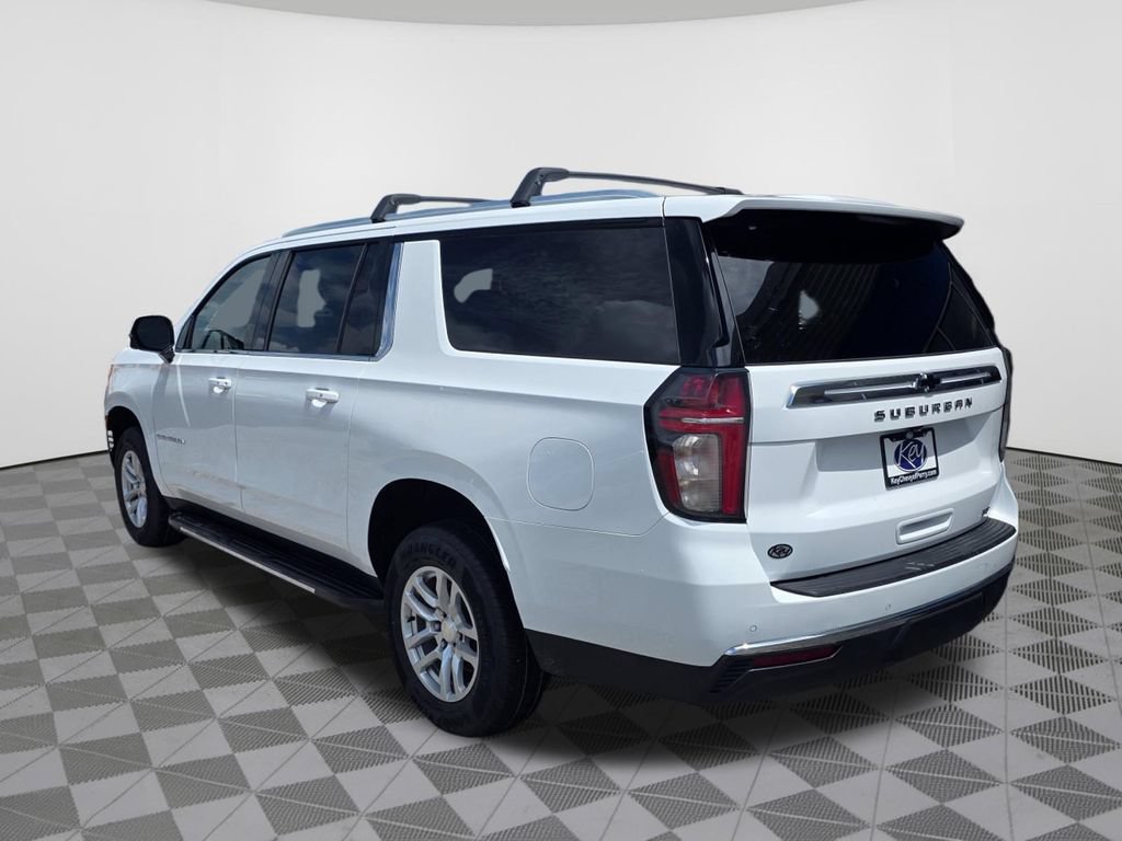 Used 2021 Chevrolet Suburban LT w/ Luxury Package RWD image 14