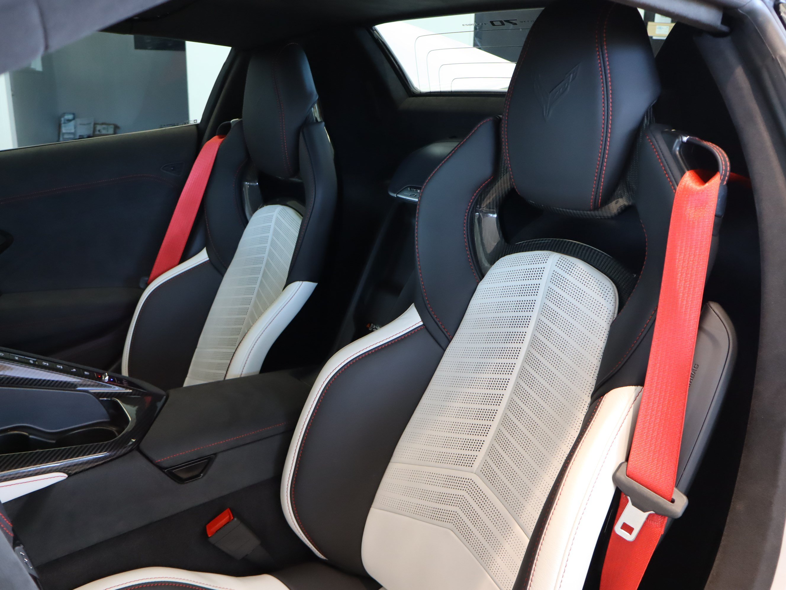 Used 2023 Chevrolet Corvette Z06 w/ Z07 Performance Package RWD image 17