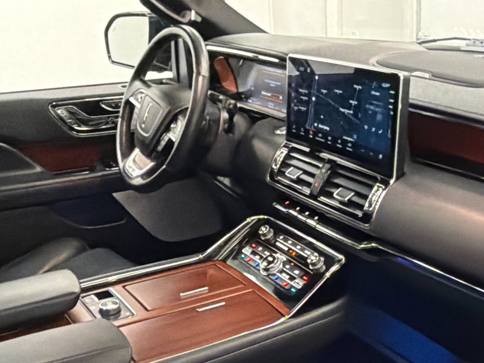 Certified 2022 Lincoln Navigator Reserve AWD/4WD image 12