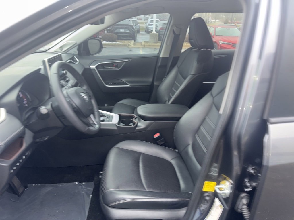 Used 2021 Toyota RAV4 Limited image 9