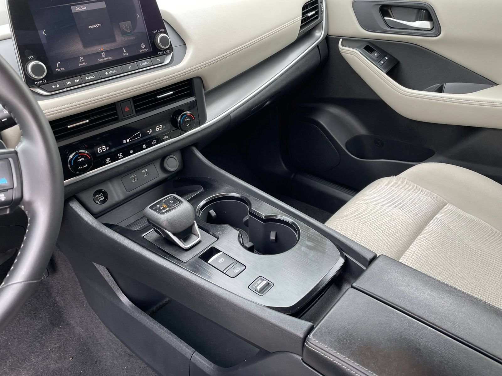 Used 2025 Nissan Rogue SV FWD image 43