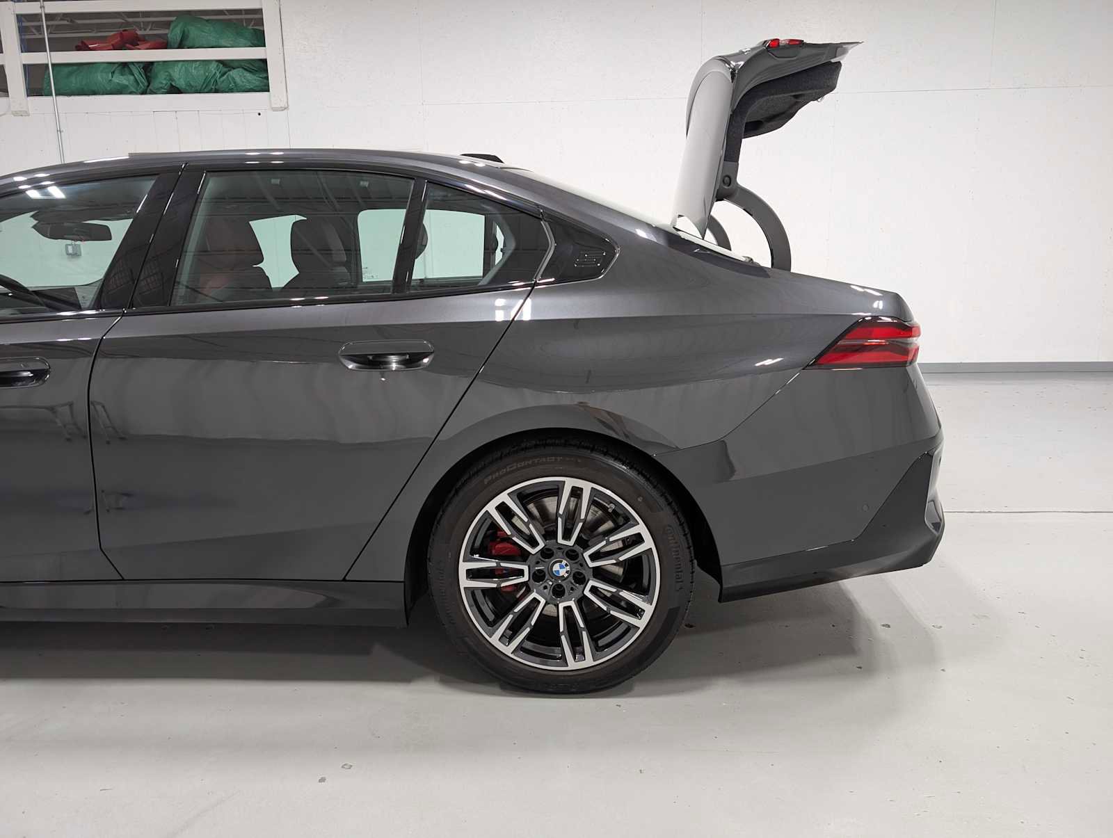 Used 2025 BMW 540i xDrive w/ Executive Package image 10