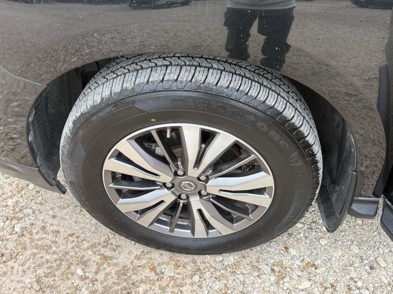 Used 2019 Nissan Pathfinder S image 17