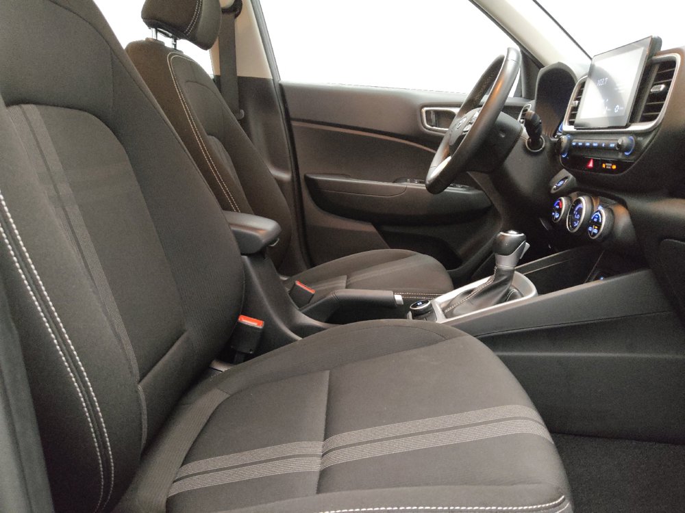 Used 2025 Hyundai Venue SEL FWD image 21