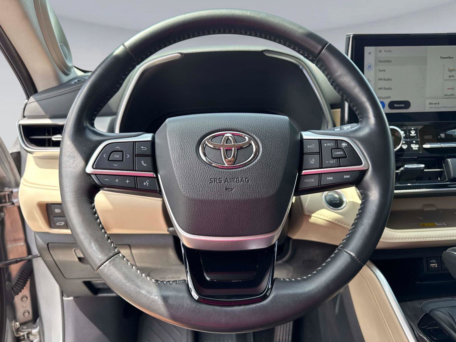 Used 2024 Toyota Highlander Platinum FWD image 29