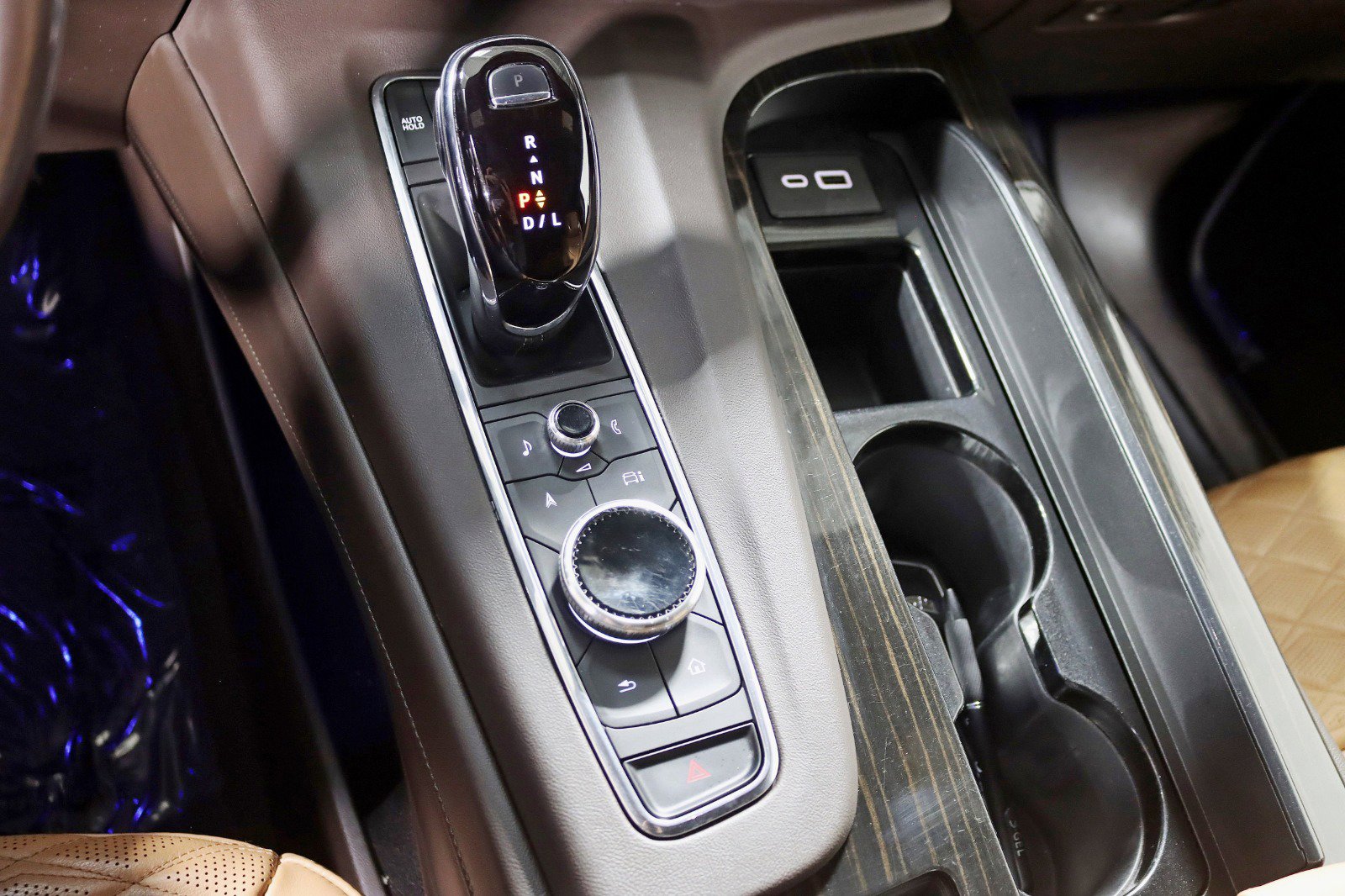 Used 2023 Cadillac Escalade ESV Premium Luxury AWD/4WD image 29