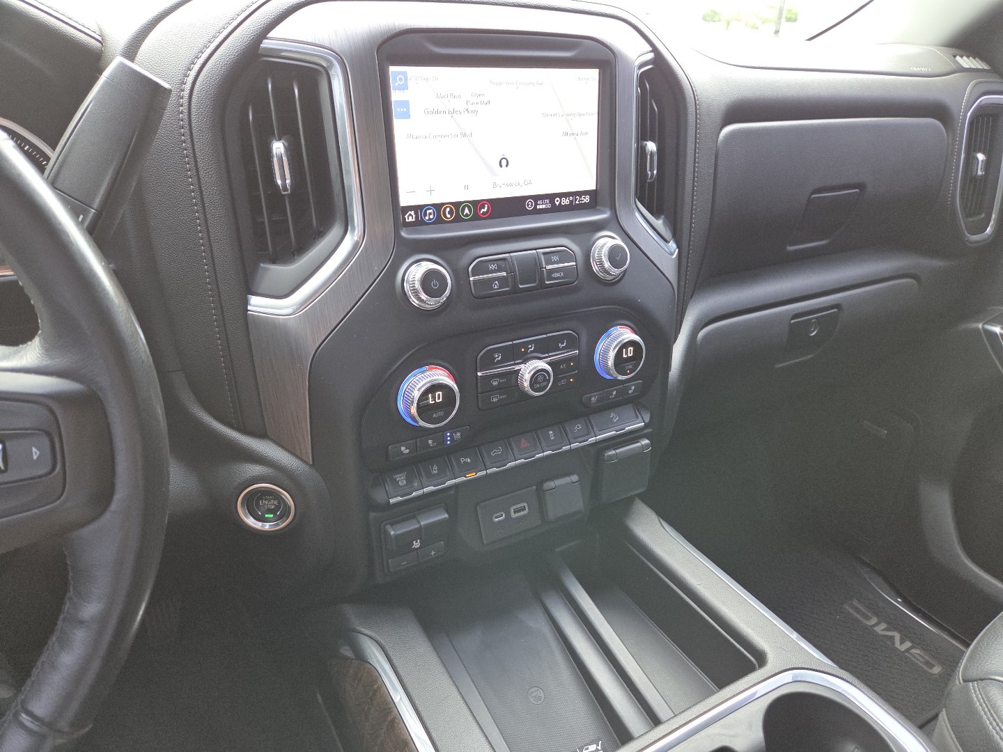 Used 2020 GMC Sierra 2500 Denali w/ Denali Ultimate Package AWD/4WD image 34