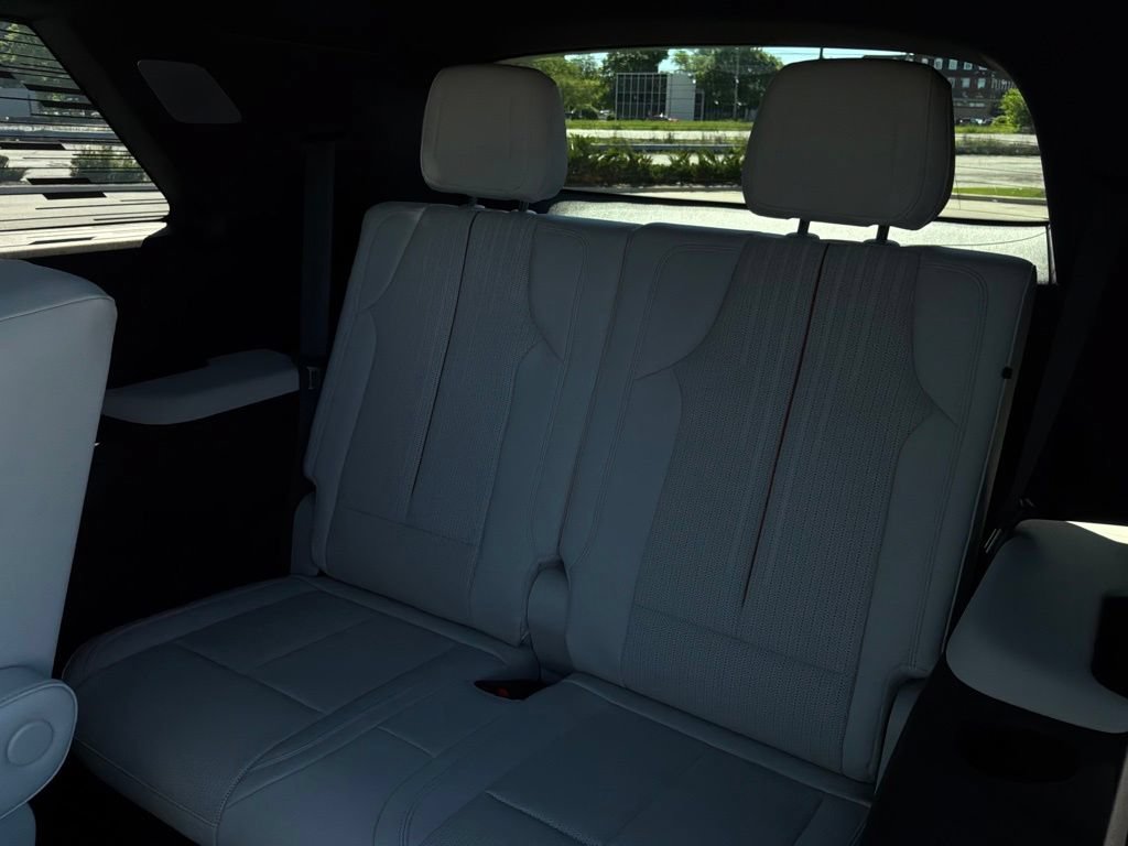 New 2026 Cadillac Vistiq Premium Luxury w/ LPO, Floor Liner Package AWD/4WD image 22