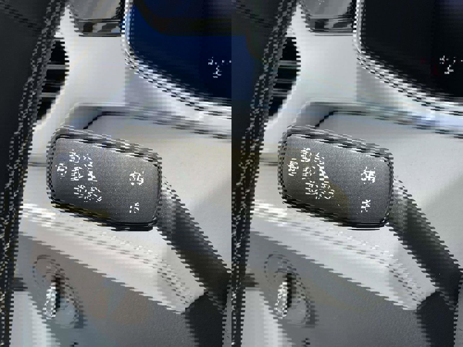 Used 2025 Volkswagen Taos SE w/ Black Wheel Package FWD image 20