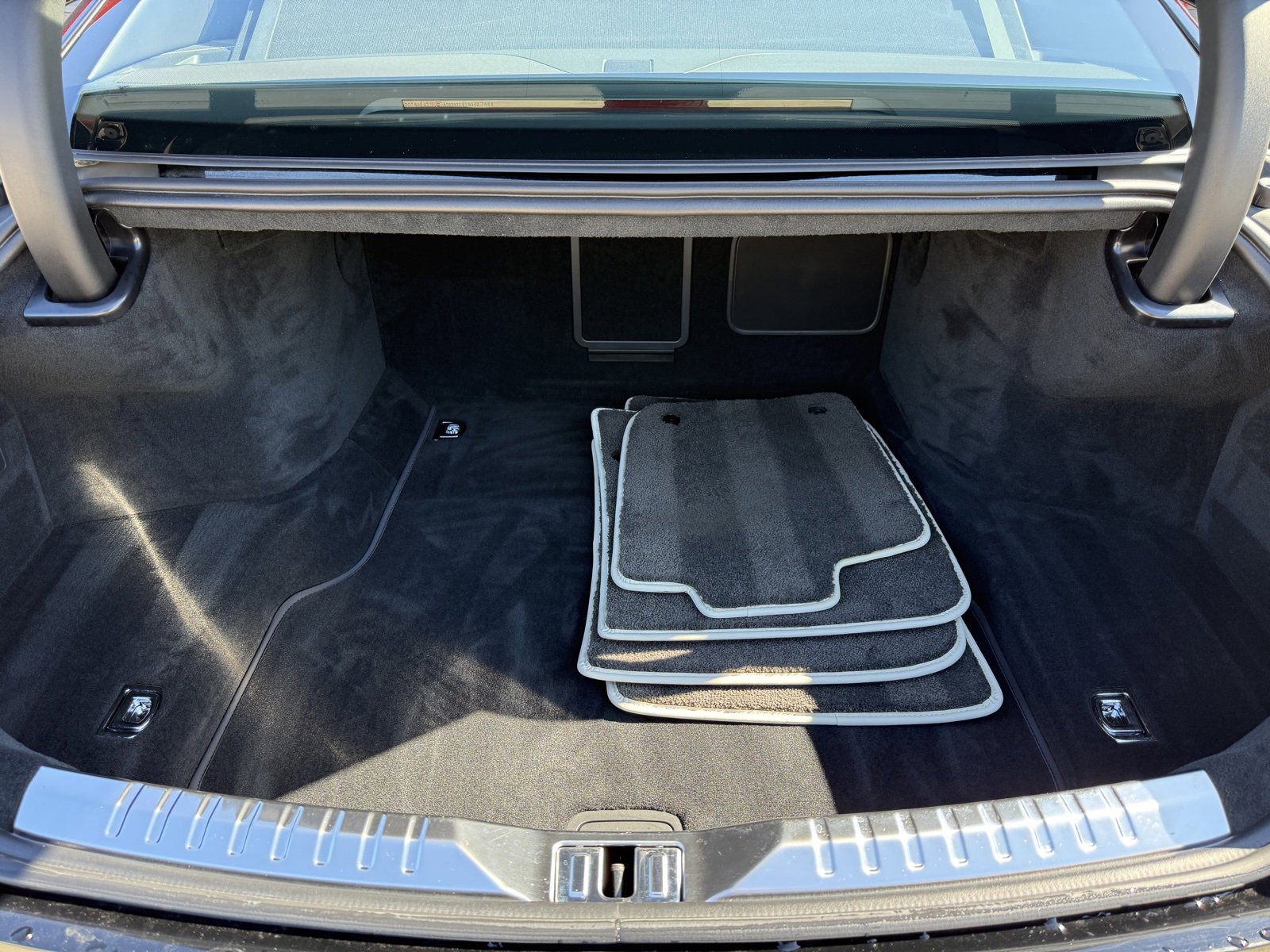 Used 2022 Bentley Flying Spur V8 image 32