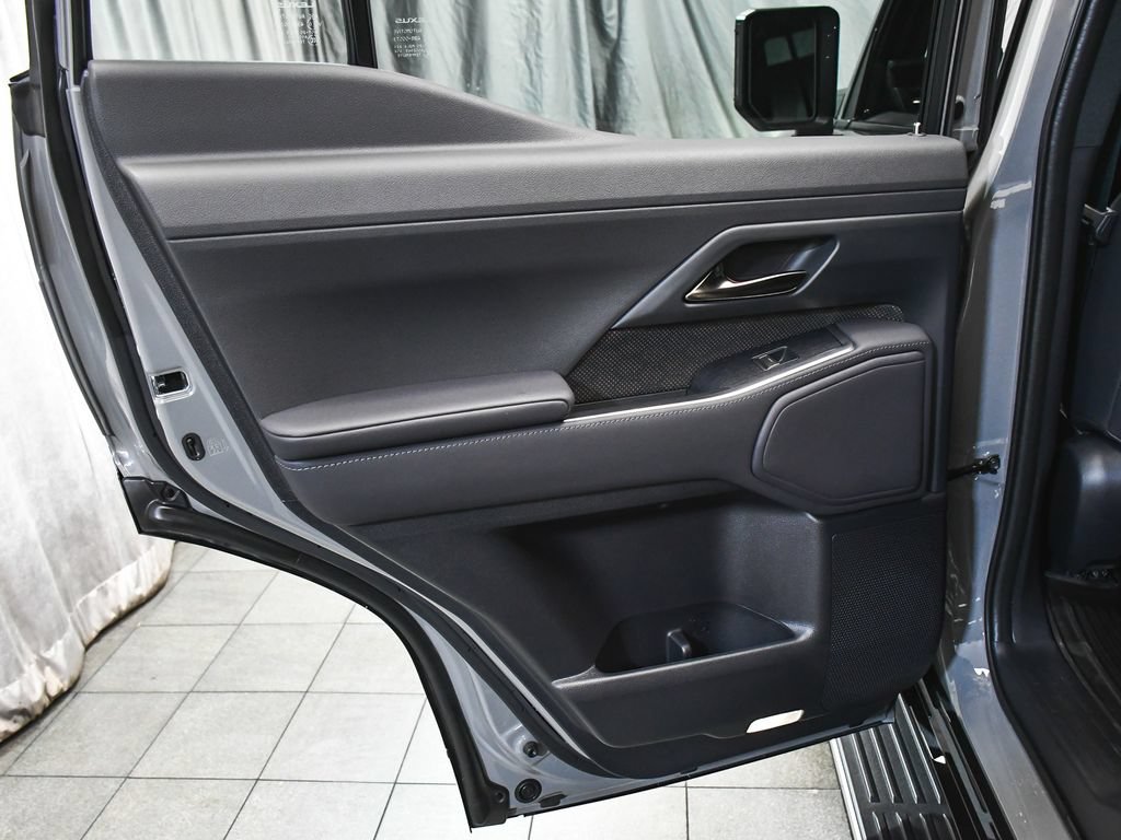 Used 2024 Lexus GX 550 w/ Accessory Package (Z1) AWD/4WD image 12