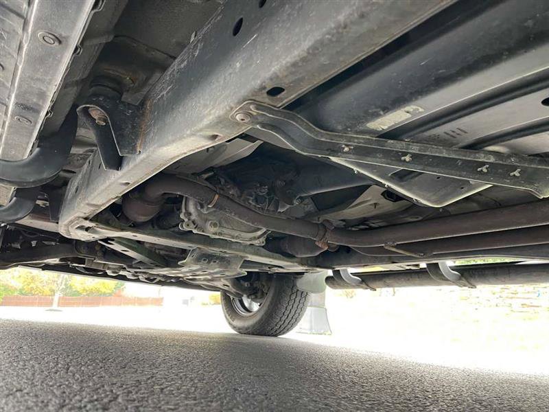 Used 2018 Nissan Titan SV w/ SV Convenience Package image 36