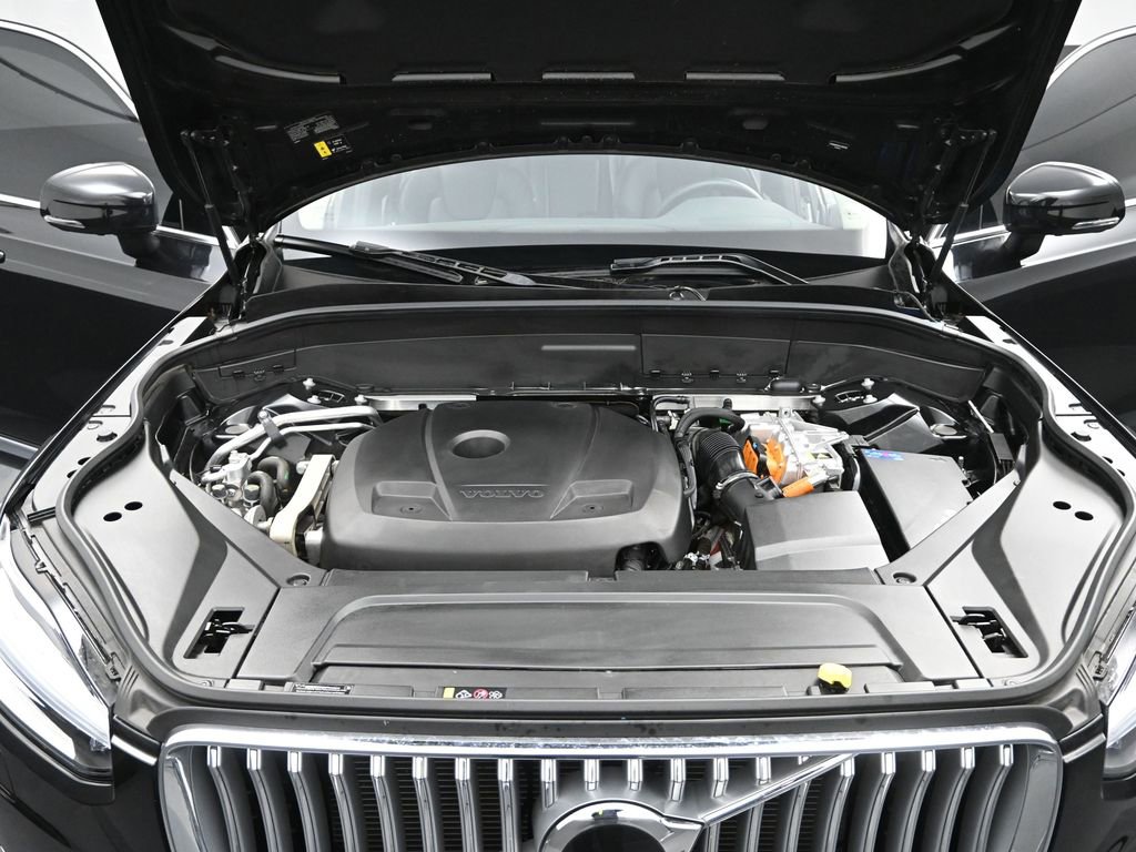 Used 2025 Volvo XC90 T8 Plus image 18