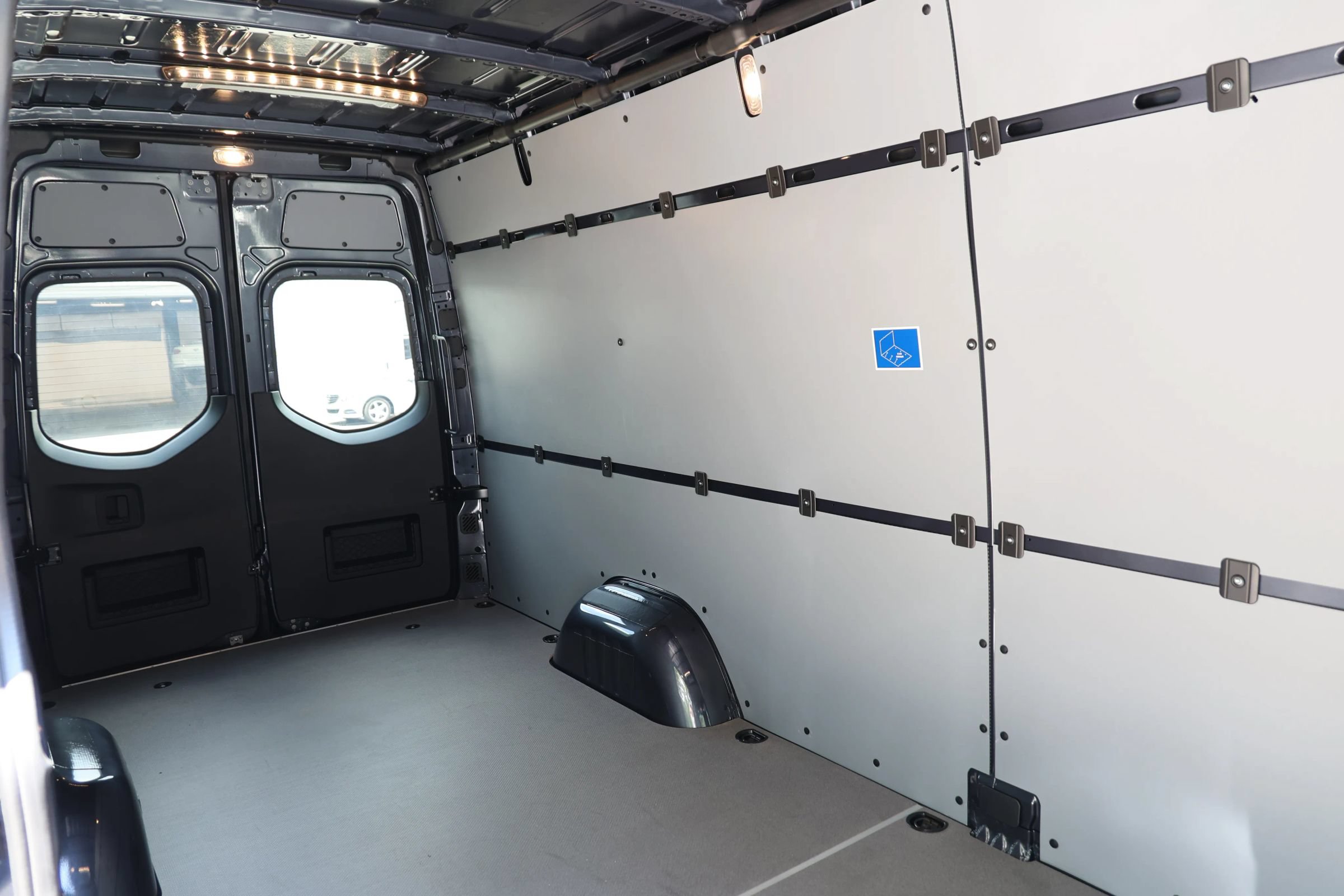 Used 2025 Mercedes-Benz Sprinter 2500 image 39