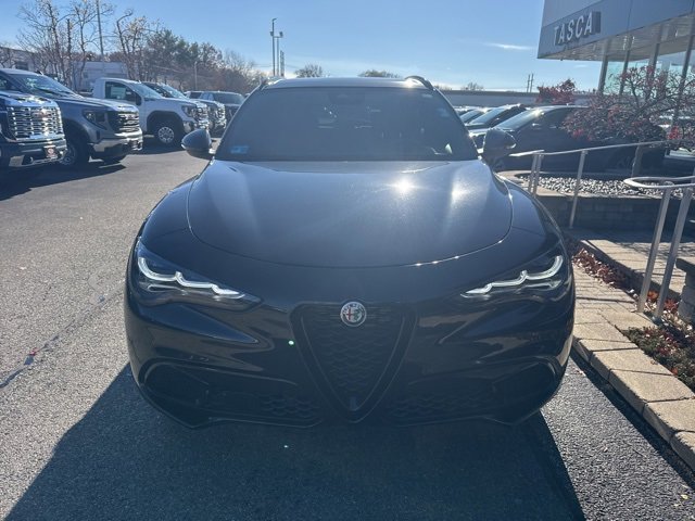 Used 2024 Alfa Romeo Stelvio Veloce image 2
