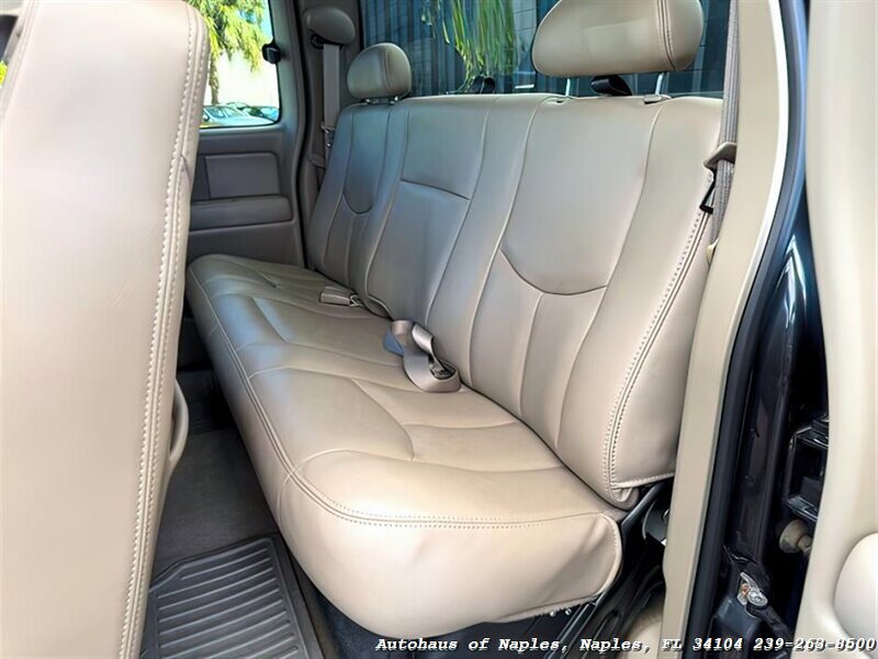 Used 2004 Chevrolet Silverado 2500 LT image 30