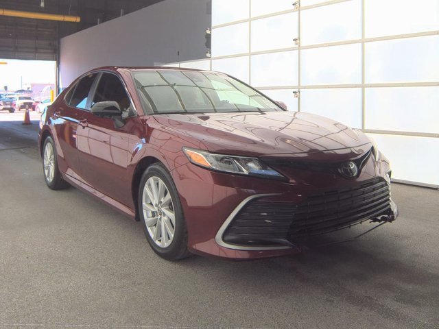 Used 2022 Toyota Camry LE image 3